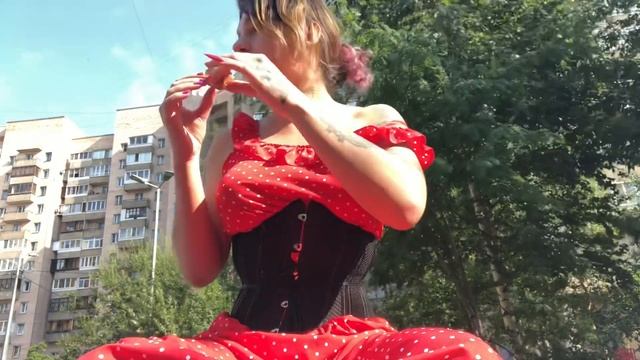 Мукбанг на улице) ем сэндвич и наслаждаюсь погодой) смотреть онлайн