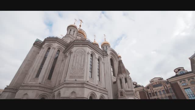 Видео крещения малыша в Московском сретенском монастыре. Фотограф и видеосьемка на крещение.