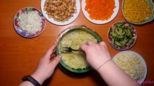 Праздничный салат с курицей и кукурузой. Как сделать маринованный лук для салата