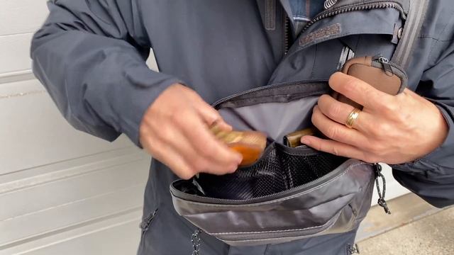 The Most Compact EDC Bag? Chrome Industries' Ziptop Waistpack for Photographers смотреть онлайн
