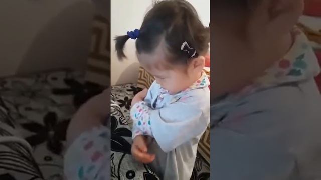 Обиженная сестренка