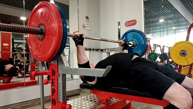 Жим штанги лёжа с 3-мя паузами вниз 110 на 3 смотреть онлайн