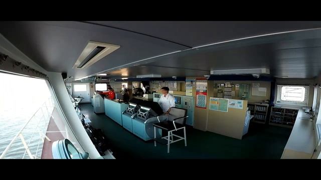 Большая разница - судоводители и механики на судне смотреть онлайн