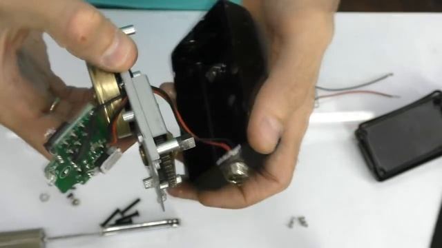 РУЧНОЙ ГЕНЕРАТОР - ЗВЕРЬ, РАЗБОРКА ПОХОДНОЙ ЗАРЯДКИ HAND CRANK GENERATOR DYNAMO ИГОРЬ БЕЛЕЦКИЙ смотреть онлайн