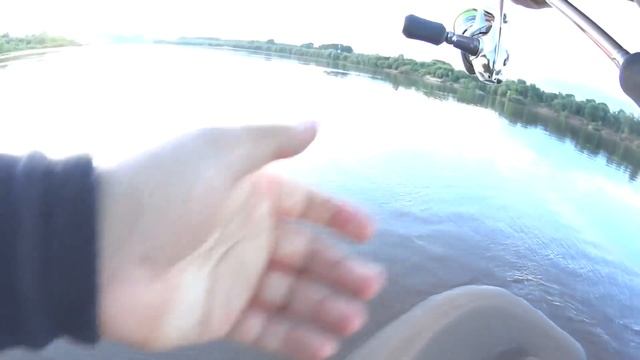 СПИННИНГ НА ПЛЯЖЕ - ЖЕРЕХ, СТЕРЛЯДЬ, ЩУКА! Рыбалка на спиннинг 2020 смотреть онлайн