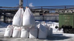 Погрузка комбикормовой муки в полувагон