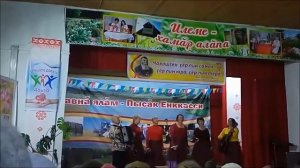 В небе плывет луна