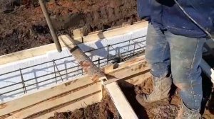 Вибрирование бетона при заливке фундамента, Софт 85