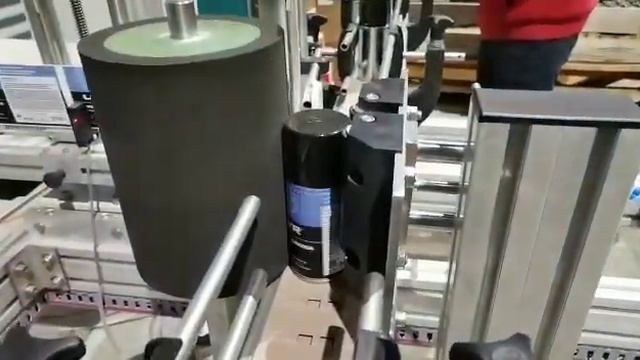 Этикетировщик ЭМ-5. Нанесение самоклеющейся этикетки на несколько форматов круглой тары. [NEW]