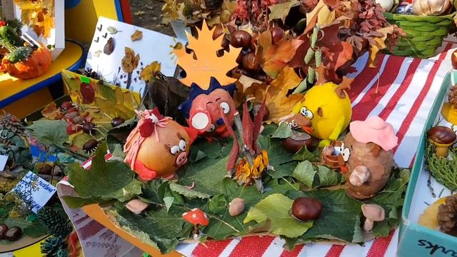 ОСЕННИЕ ПОДЕЛКИ / ПРОСТЫЕ Поделки с детьми своими руками / Поделки в детский сад в школу смотреть онлайн