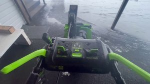 Аккумуляторный самоходный снегоуборщик Greenworks GD82ST56 краткий отзыв