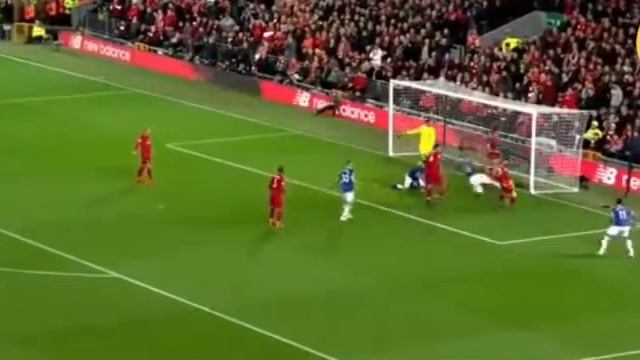 вынос мяча с ленточки ворот/спасение ворот