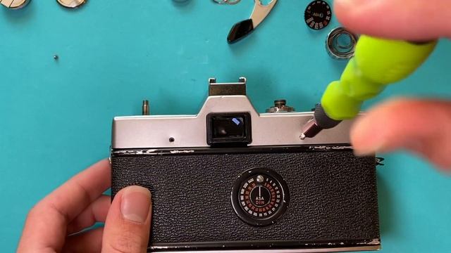 Разборка Фотоаппарата Minolta SRT 101 (Верхняя Крышка) смотреть онлайн