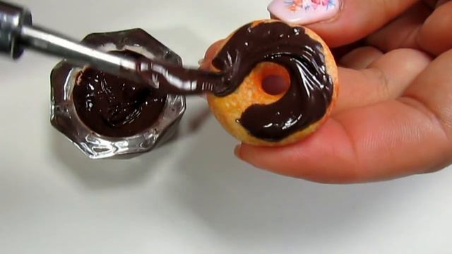 Пончики из полимерной глины / Polymer clay Donuts смотреть онлайн