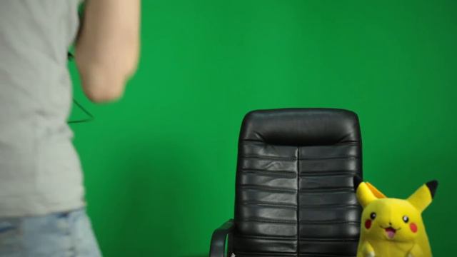 Поём аниме-опенинг и бьём друг друга током! #ElectroKaraokeChallenge смотреть онлайн