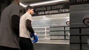 Работа на лапах. Исаев Тимур 89045121209. Санкт Петербург, Владимирский Пассаж.