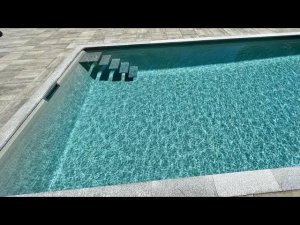 Композитный бассейн в частном доме в Краснодаре.