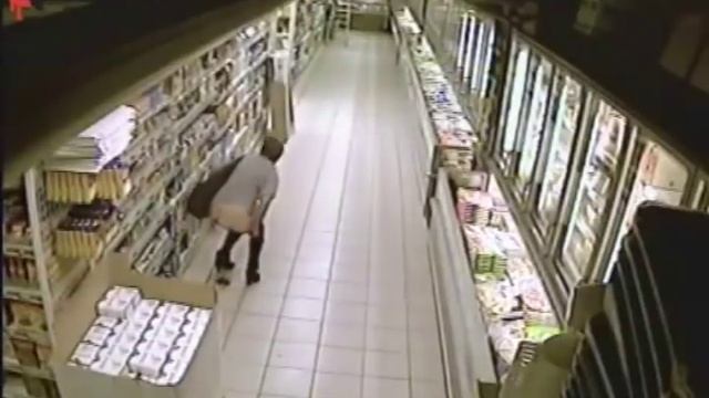 Женщину сняла скрытая камера