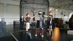 Статическое электричество и волосы.