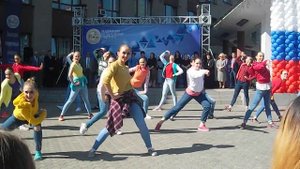 ВлГУ 1 сентября 2017 . Танец под песню "Песенка студента"