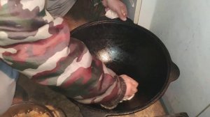 Как помыть чугунный казан от плова?