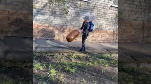 Ребёнок сломал челюсть, пока играл пивной кегой в Томске. Также пацан чуть не остался без глаза.