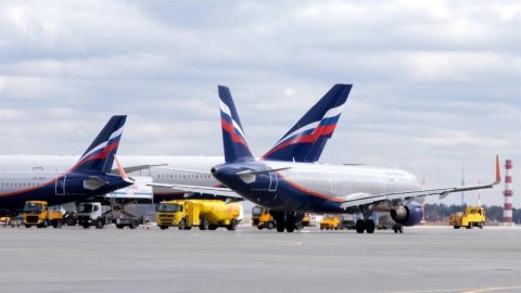 Президент утвердил схему расчетов авиакомпаний с и...изингодателями в рублях через счета в банках РФ