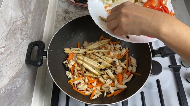 Лапша ВОК за 15 минут | Удон с курицей и овощами в соусе тереяки рецепт в домашних условиях. смотреть онлайн