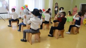 Зажигательный танец бизнесменов Выпускной бал в детском саду