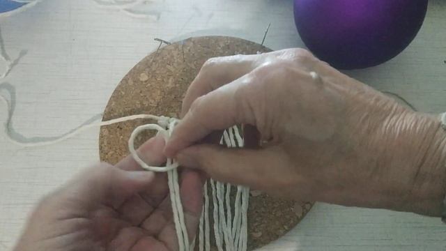 Макраме начинающим. Новогодний декор. Оплетение шара часть 1.
