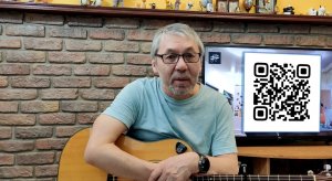 "Лесенка под облака" (муз. и сл. А.Воронин) исполняет Ю.Чиковани