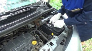Замена АКБ на Opel Meriva