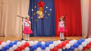 Песня "Пой живи Россия".