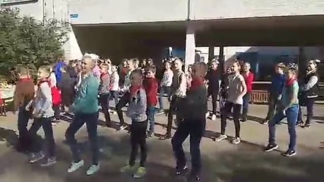 Наш класс умеет веселиться! Лучшач школьная ярмарка смотреть онлайн