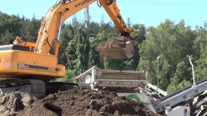 Hyundai 320 LC 7A steam shovel