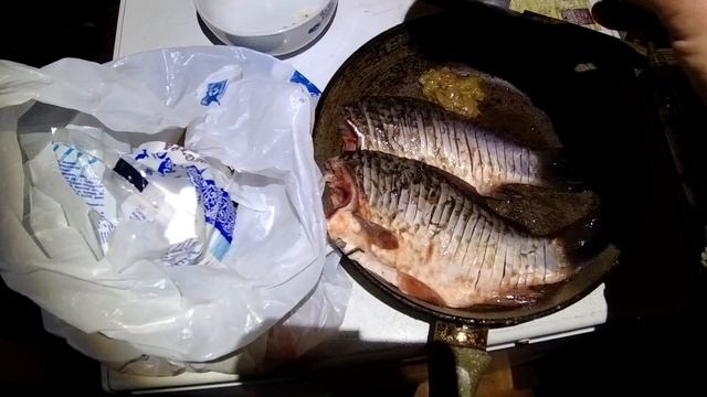 НАСТОЯЩИЙ ЖАРЕНЫЙ КАРАСЬ БЕЗ КОСТЕЙ с Печеной картошкой!