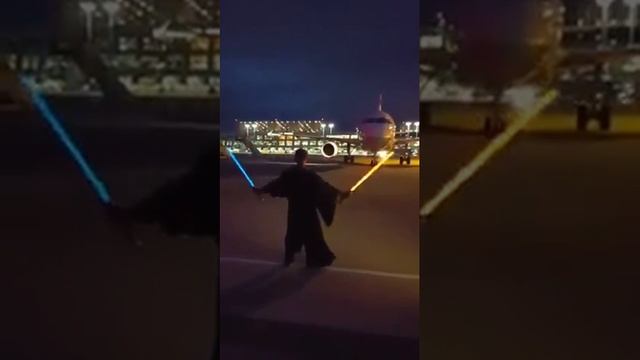 Galaktische Landung am Flughafen Stuttgart