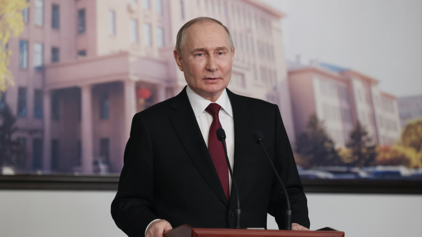 «Пилят сук, на котором сидят»: Путин о санкциях Запада в отношении России