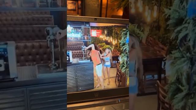 Оставила парня без присмотра на 2 секунды

100 понимания 0 осуждения