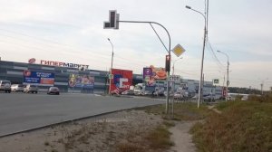 перекрёсток ул. Русская - Бердское шоссе, типичный проезд на запрещающий сигнал светофора