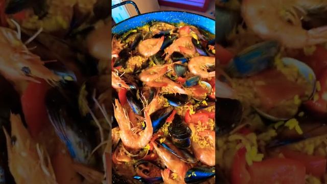 В чем секрет паэльи? .. #испания #рецепты смотреть онлайн