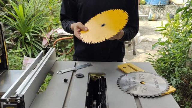 How to install saw blade in Lotus Rack and Pinion Tablesaw смотреть онлайн