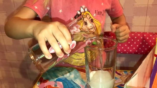 Распаковка героев из мультфильма Тролли.Делаем волшебный снег. смотреть онлайн