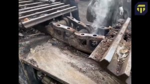 Разборка гусеницы экскаватора Hyundai R380LC-9SH / Расстегнуть гусеницу прессом