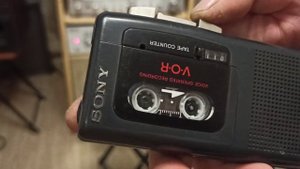 Sony m-607V - кассетный диктофон с голосовым управлением.