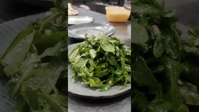 #салатсрукколой #салатза5минут #рукколаСалат с РУККОЛОЙ и ПОМИДОРАМИ за 5 минут/ Сытно, вкусно