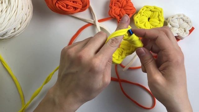 Вяжем Цветочек крючком. Tutorial. How to crochet a flower with a t-short yarn смотреть онлайн