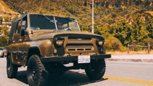 Для чего нужны эти штуки на фарах военных машин?