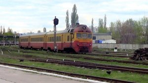 Дизель-поезд  Д1-736 Кишинёв - Унгены,  станция Кишинёв.