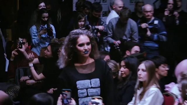 STREET FASHION SHOW 2022/Дизайнер Lina Luk. Коллекция «The wall», стили стрит панк, рок смотреть онлайн